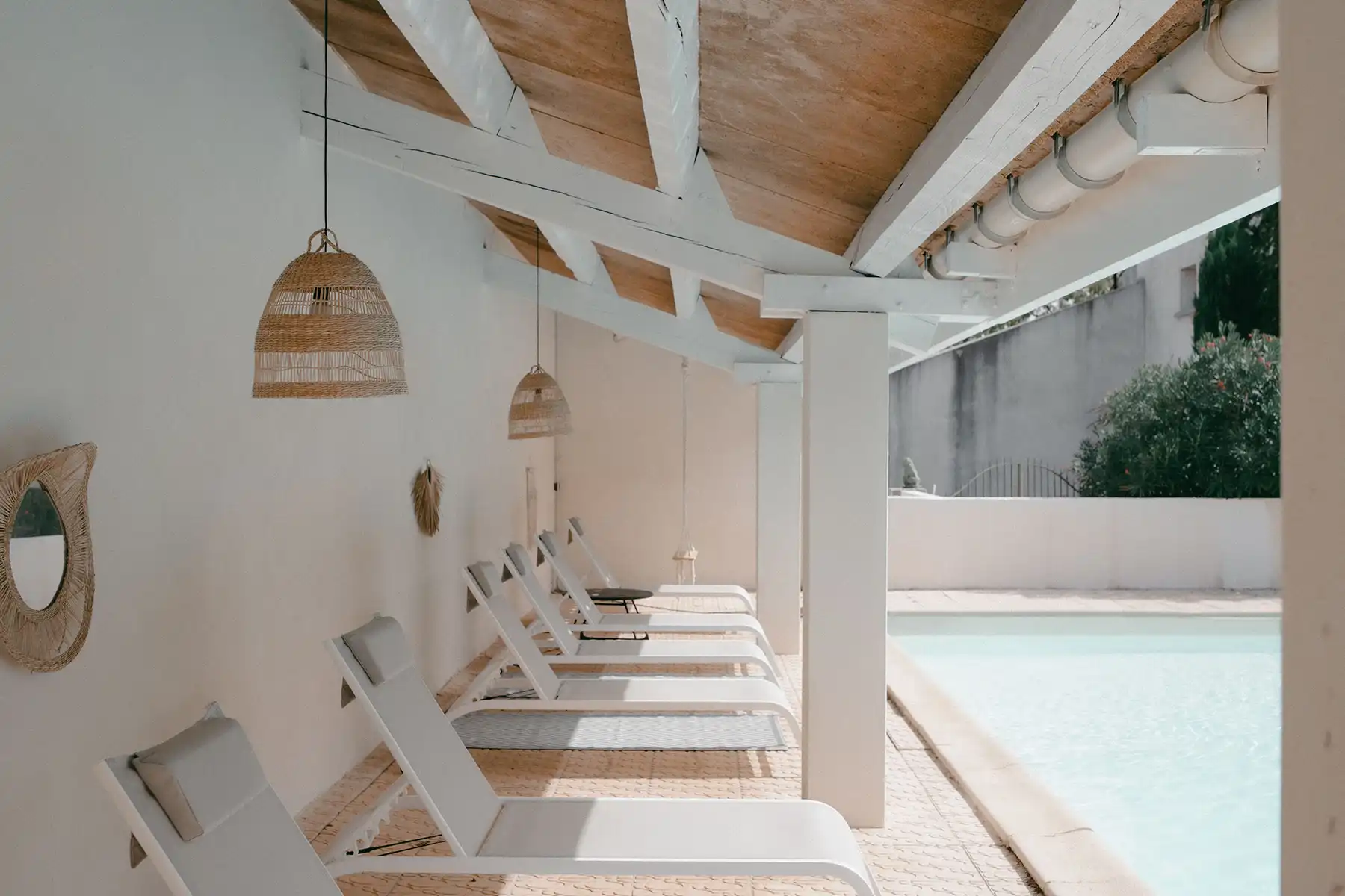 Piscine et espace détente Cœur Cris-tal Magalas