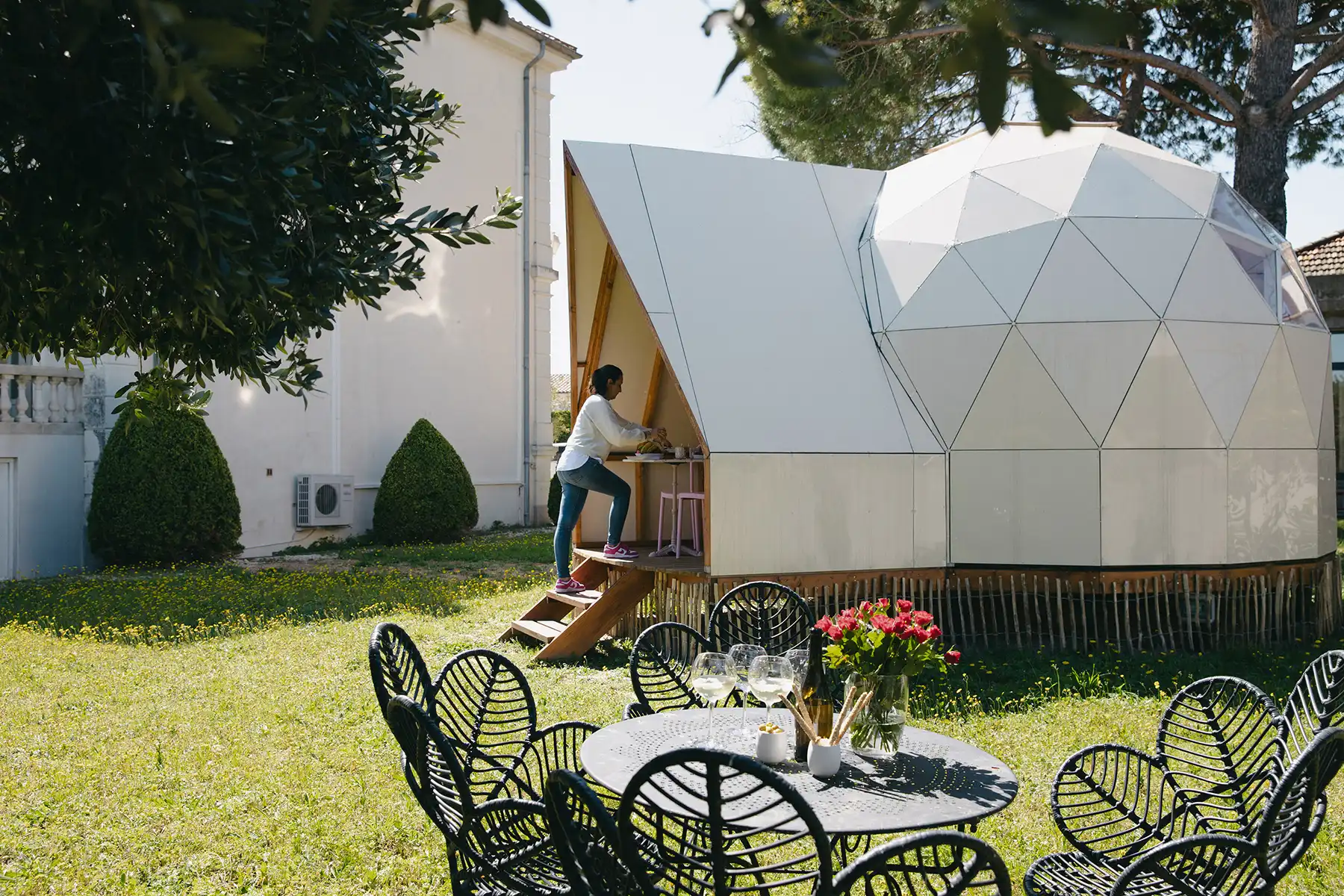 Jardin autour Ecolodge dôme Magalas