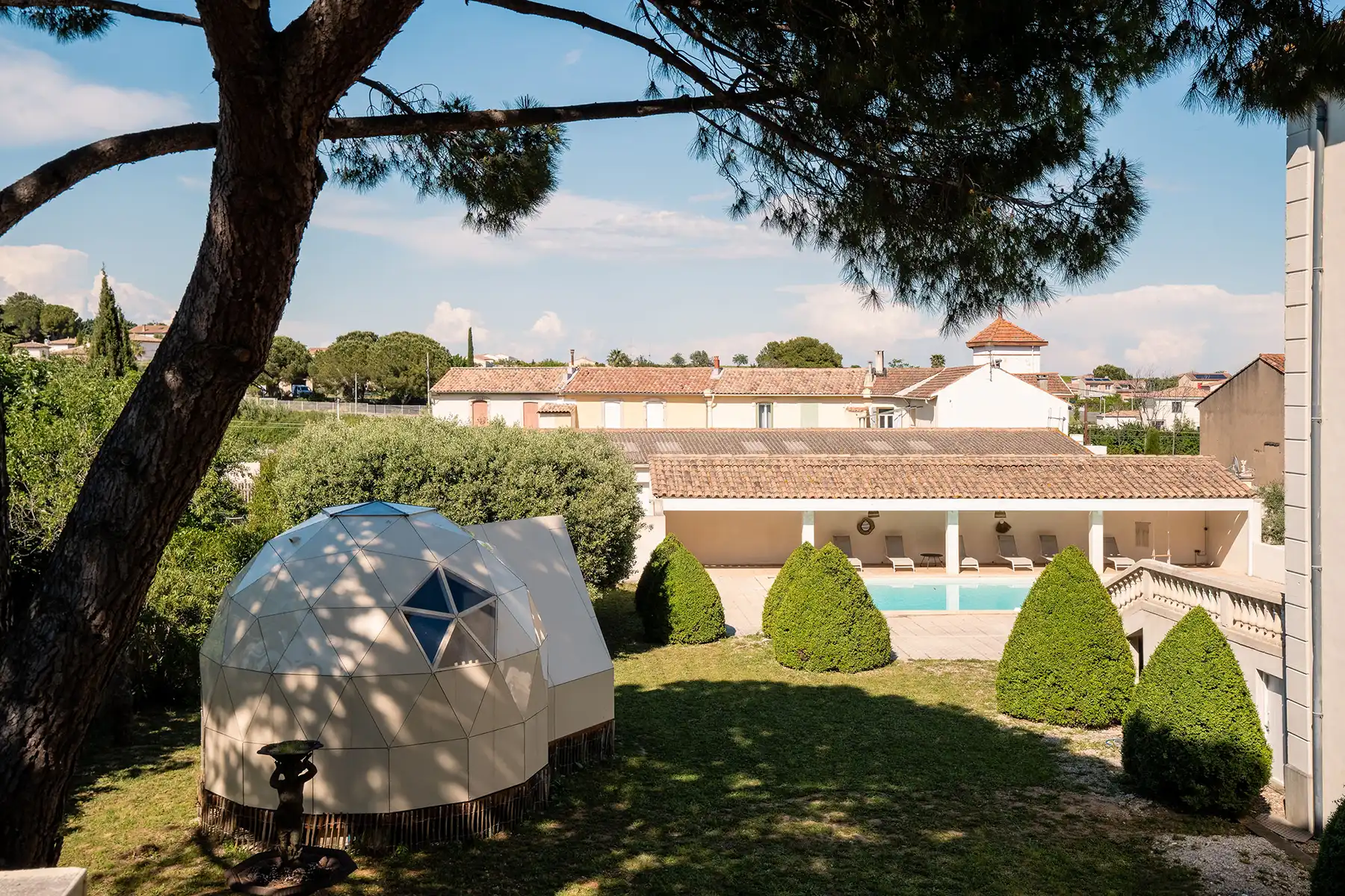 Vue exterieur Ecolodge dôme Cœur Cristal Magalas