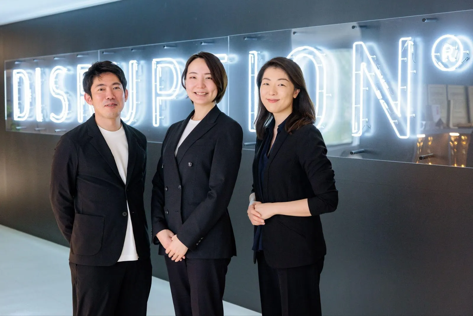 mentoの管理職コーチ導入企業 株式会社TBWA HAKUHODOの 人事局 二階晋平さんと礒原理子さん mentoカスタマーサクセス担当の宮城とともに