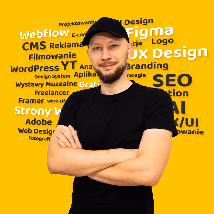 Mateusz Mrozek, właściciel Mrozek Design, na tle perspektywicznie ułożonych haseł kluczowych bloga. Zdjęcie symbolizuje szeroki zakres wiedzy o web designie, UX/UI, brandingu i projektowaniu.