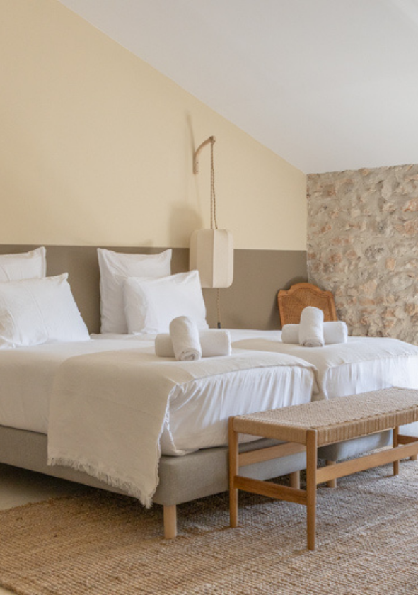 Cocooning room in a Provencal farmhouse, ideal for a romantic getaway or wellness break
