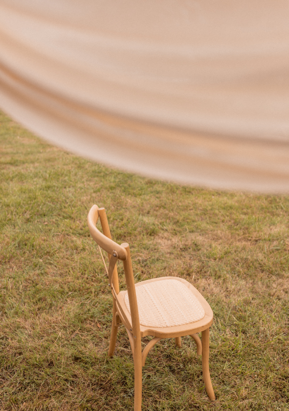 Cérémonie de mariage dans un mas en Provence, cadre champêtre et chic