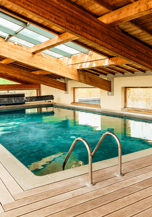 Swimming pool surrounded by Mediterranean gardens, an ideal place to enjoy the sun and natural surroundings