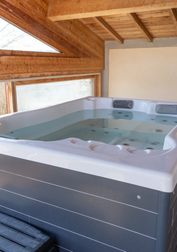 Swimming pool with breathtaking views of the Provencal countryside, perfect for a moment of Zen relaxation