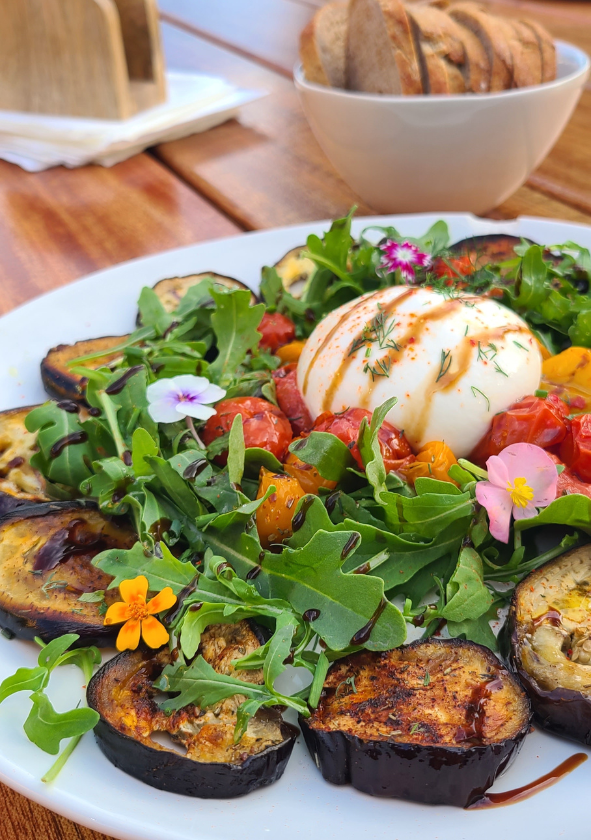 Lunch on the estate's terrace, a relaxing moment overlooking lavender fields and mountains