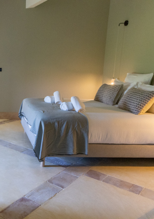 A cosy room on an estate, the right accommodation for a successful cousin party