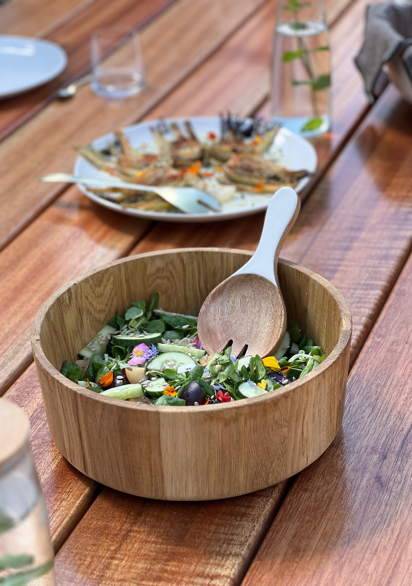 Business lunch during a seminar, with fresh, local options for a relaxing moment between sessions