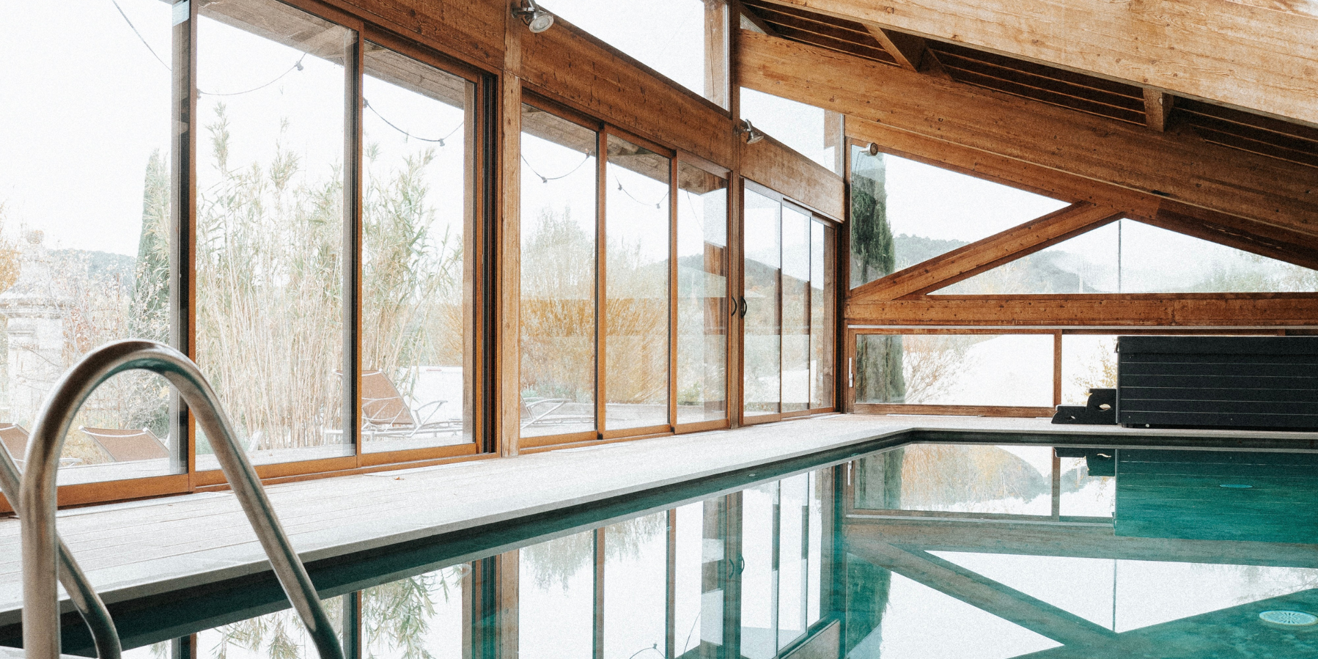 Piscine dans un domaine en Provence, idéale pour se détendre après un mariage ou un séjour bien-être