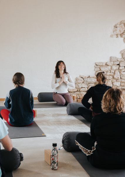Séance de yoga dans un domaine au cœur de la Provence