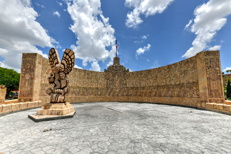 Monumento a la Patria stands under a bright blue sky in Mérida, a cultural landmark travelers can visit more comfortably while exploring the city with a rental car from Avant