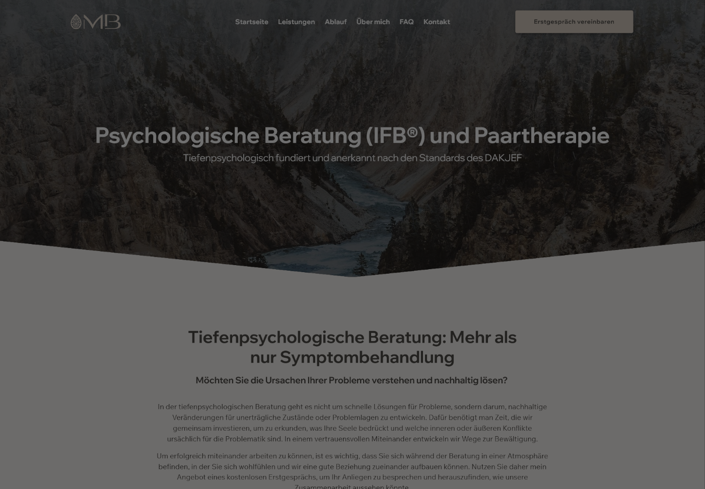 Webseite der Praxis Margit Bloch, mit dem Titel "Psychologische Beratung (IFB®) und Paartherapie". Abegbildeter Text beschreibt tiefenpsychologische Beratung und deren Ziel.