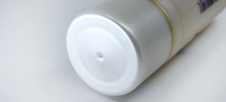 Sink marks in a molded plastic cap within KeyShot.