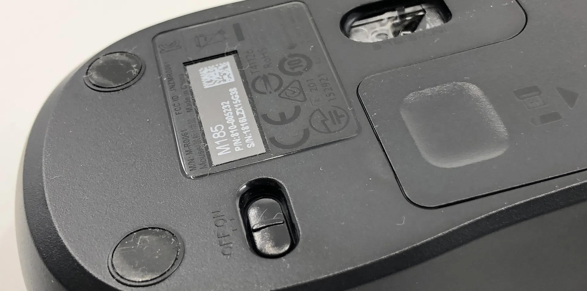 Realistic tolerances and inconsistencies of a computer mouse in KeyShot.