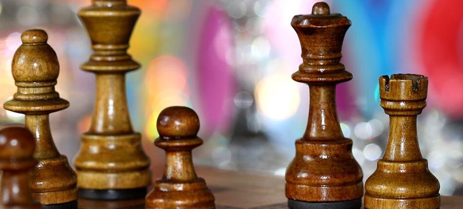 A colorful bokeh effect in a KeyShot rendering of dark chess pieces.