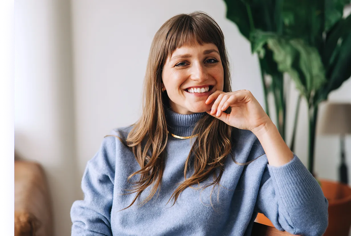 Mujer agendando un turno