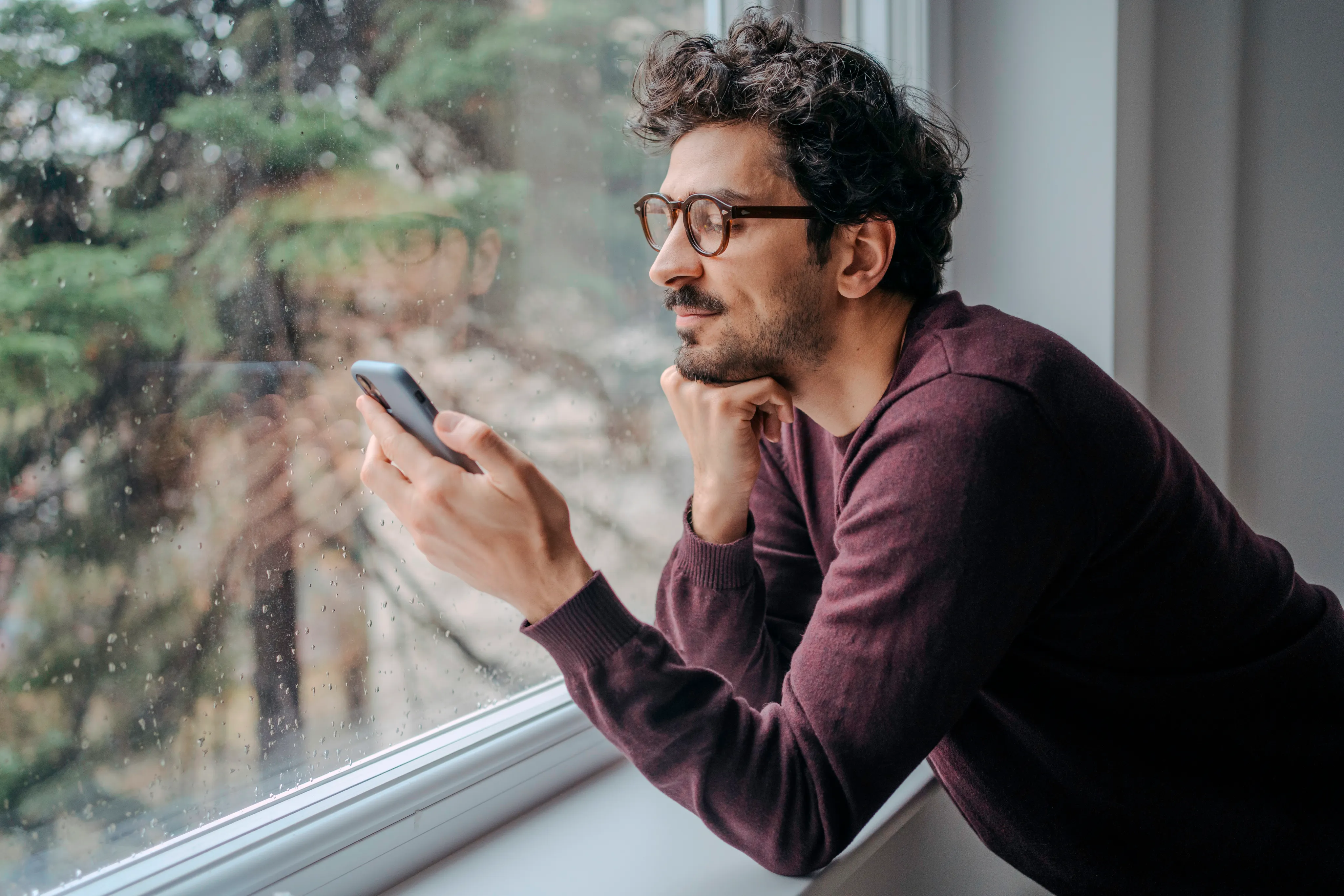 Cliente usando su teléfono