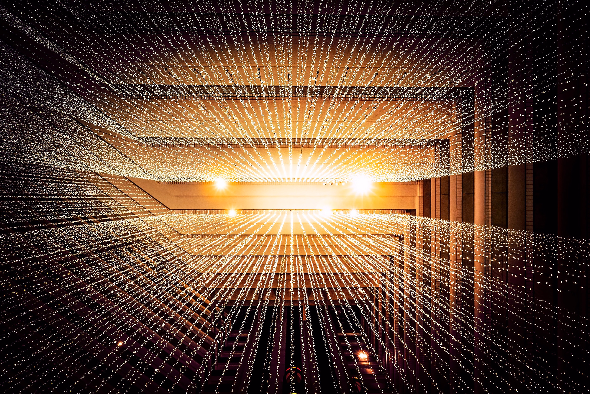 Illustration of Clarista's metadata-driven data fabric showing how metadata connects disparate enterprise data sources to enable agile data products, GenAI insights, and a faster data value loop.