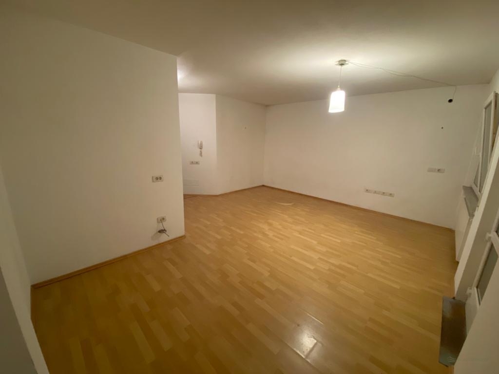 Ideal als Geldanlage: vermietete Einzimmerwohnung im Erdgeschoss am Ortseingang von Sand in Taufers