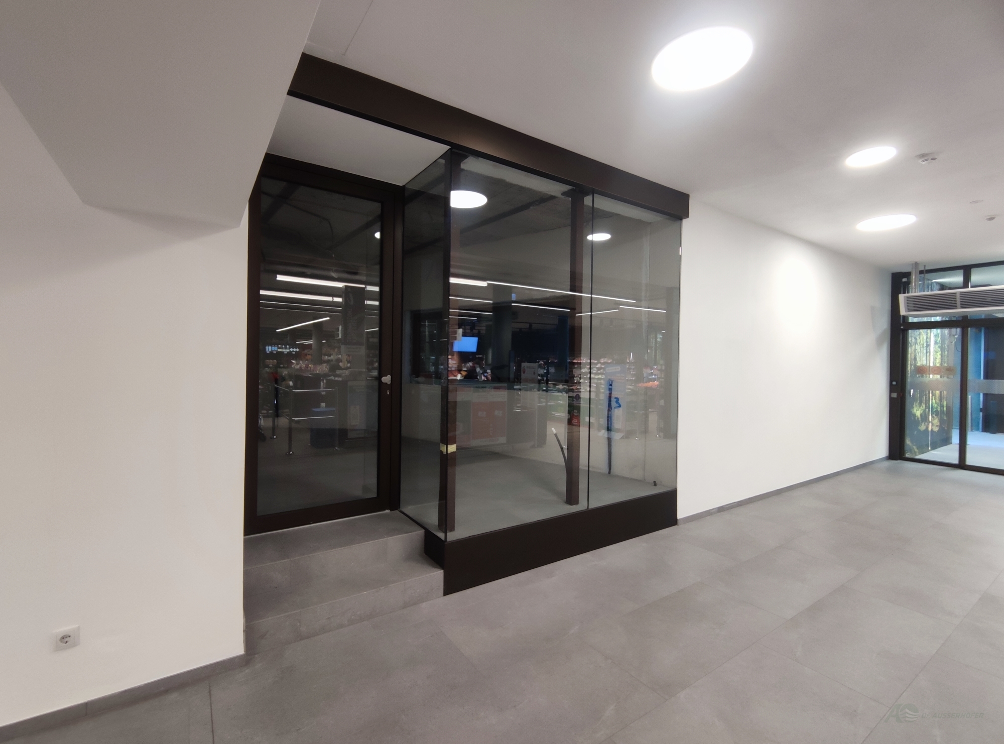 Kleines Geschäftslokal in der "Raiffeisen Passage" im Zentrum von Bruneck