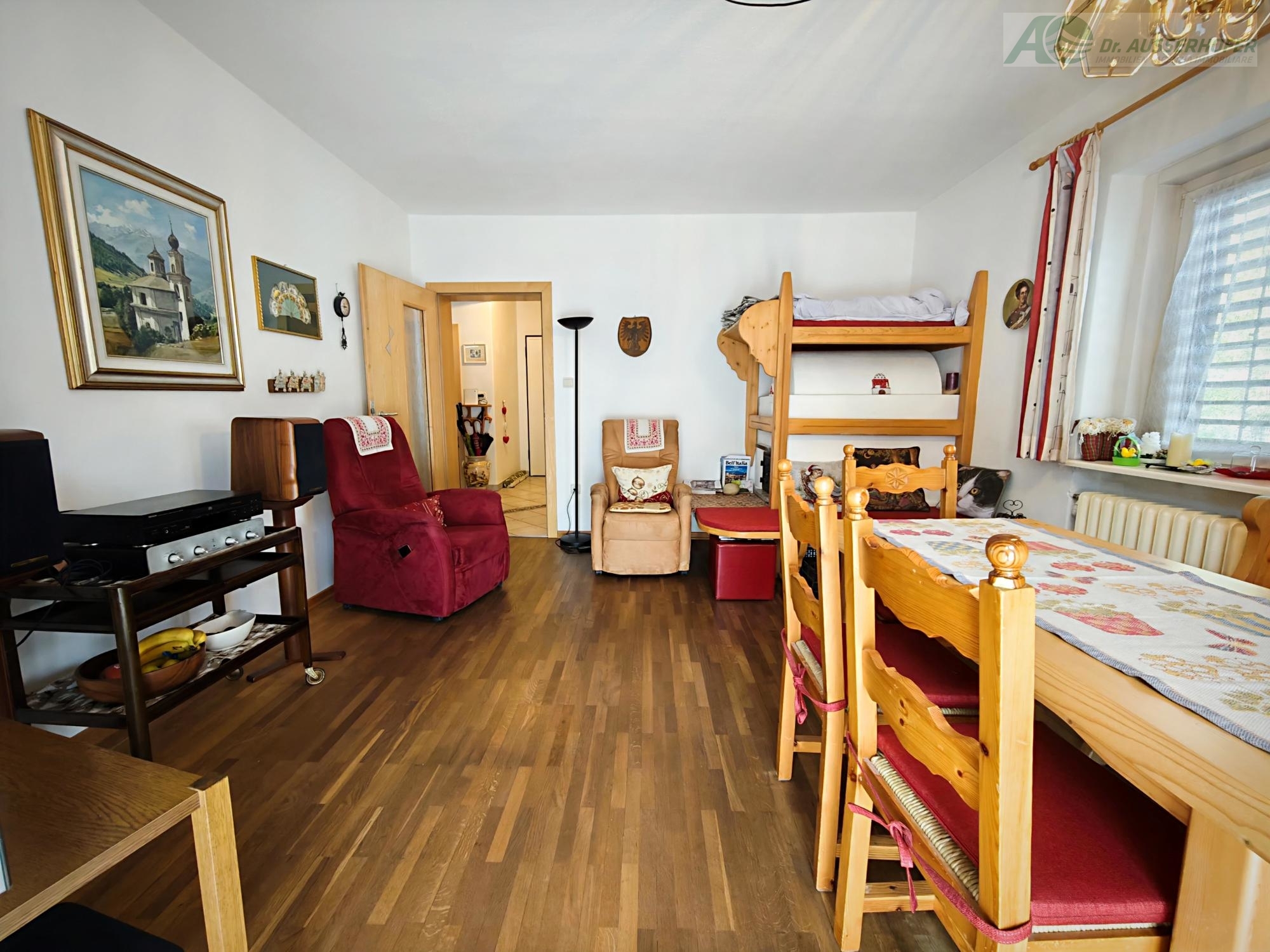 Helle Vierzimmerwohnung mit Balkon und Garage in ruhiger Lage