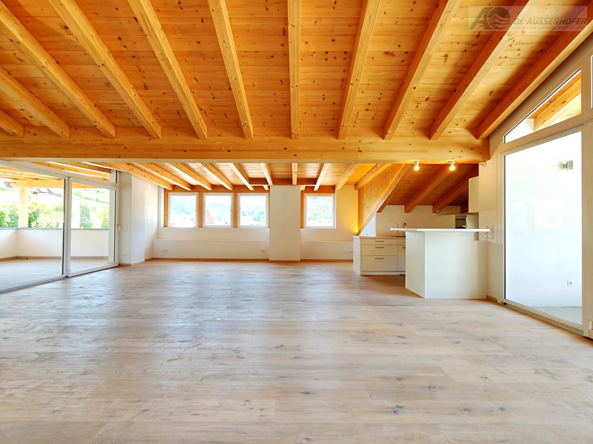 Elegante und hochwertige Penthouse-Wohnung mit Sonnenterrasse und Loggia