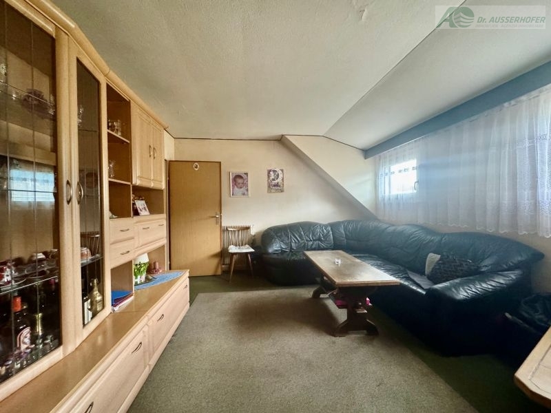Dreizimmerwohnung im Dachgeschoss mit Potenzial in ruhiger Lage von Bruneck