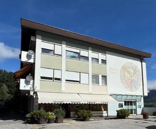 Dreizimmerwohnung im letzten Stock mit Blick ins Grüne in zentraler Lage von Reischach