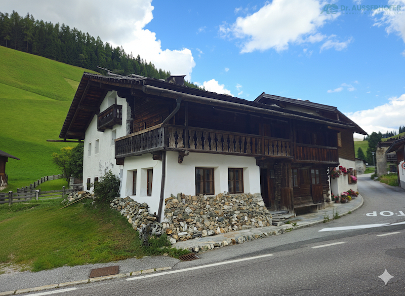 Eckhaus in Prettau – älteres Baujahr mit Garten