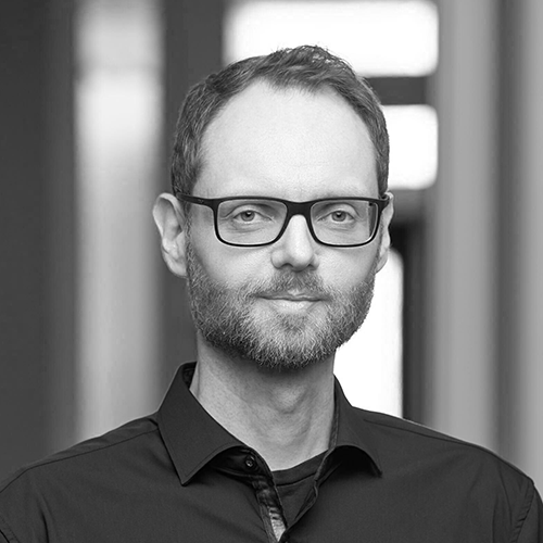 Headshot of Robert Schooley