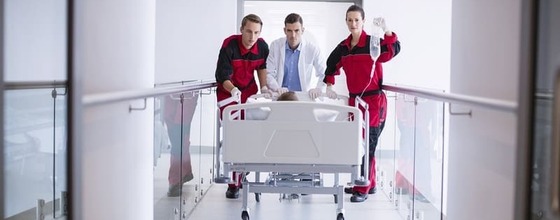 Médico plantonista com estetoscópio