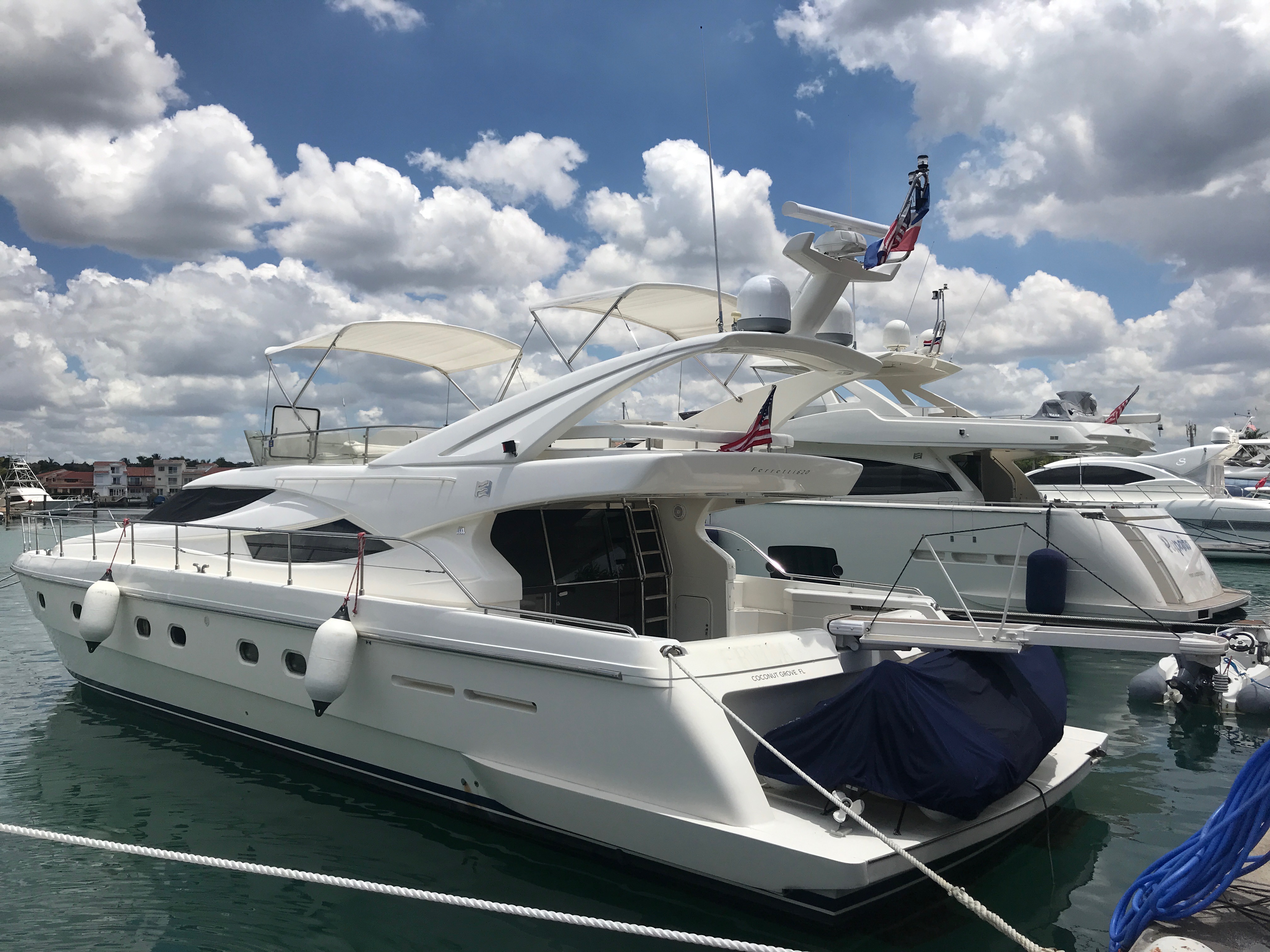 2001 Ferreti Yachts 620