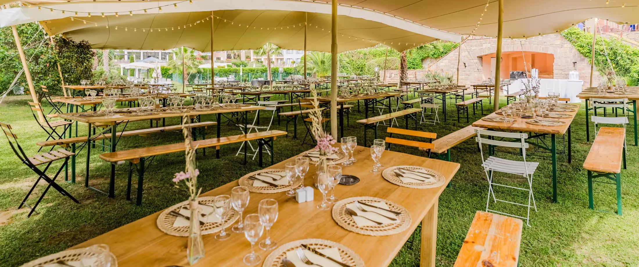 Furniture rental : Country Furniture
