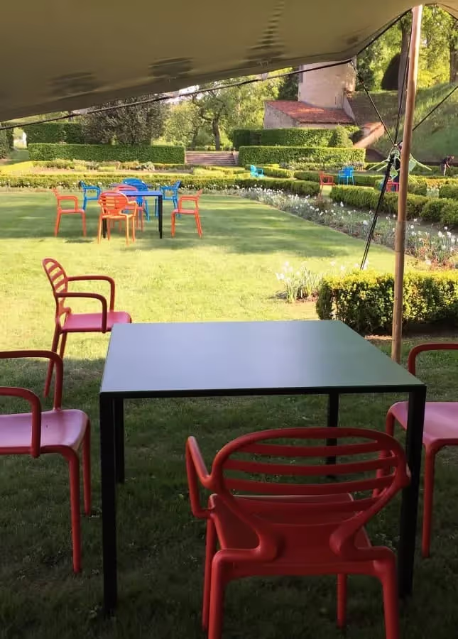 Furniture rental : Colorful Furniture