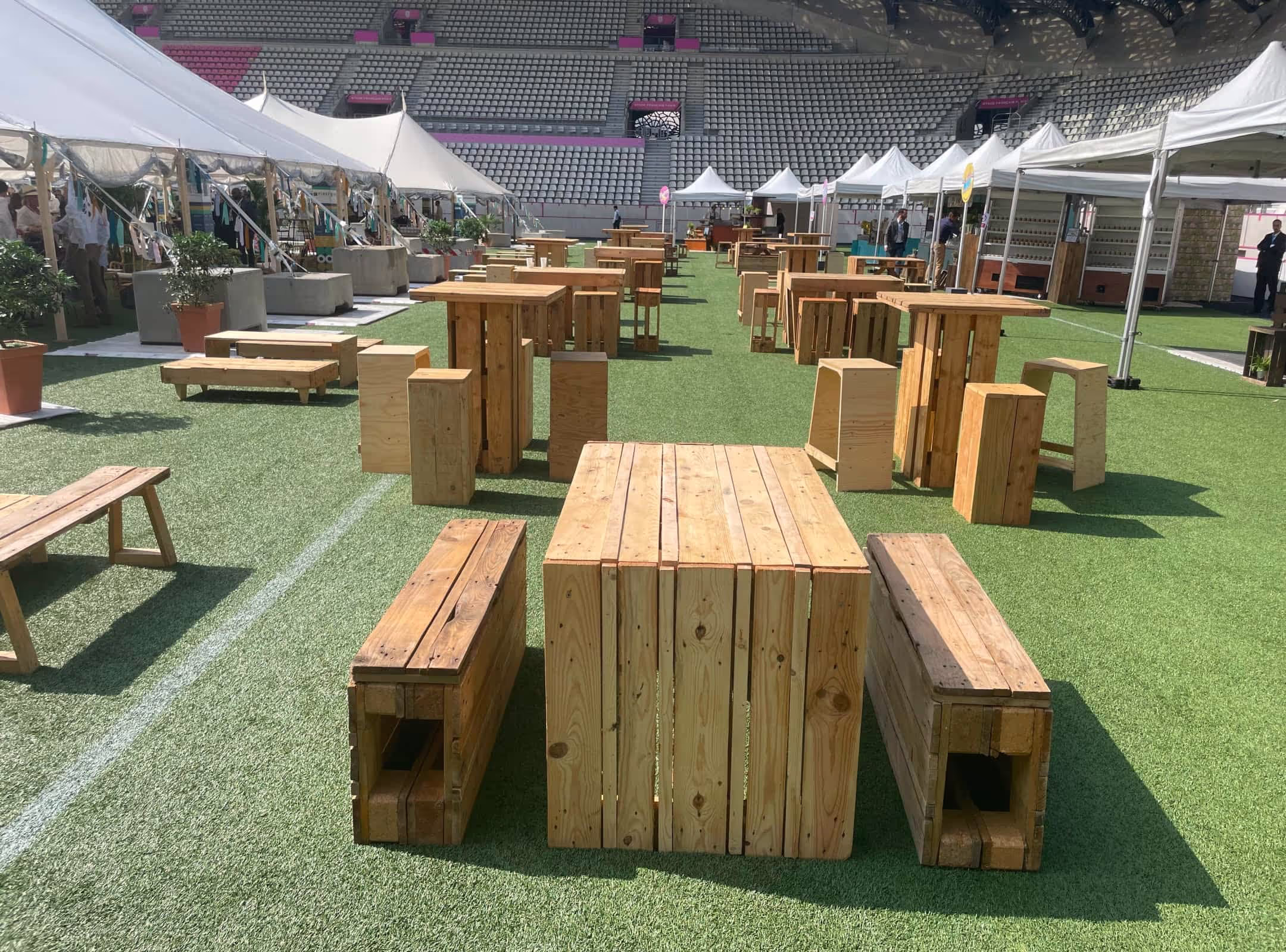 Pallet tables and benches rental - ATAWA