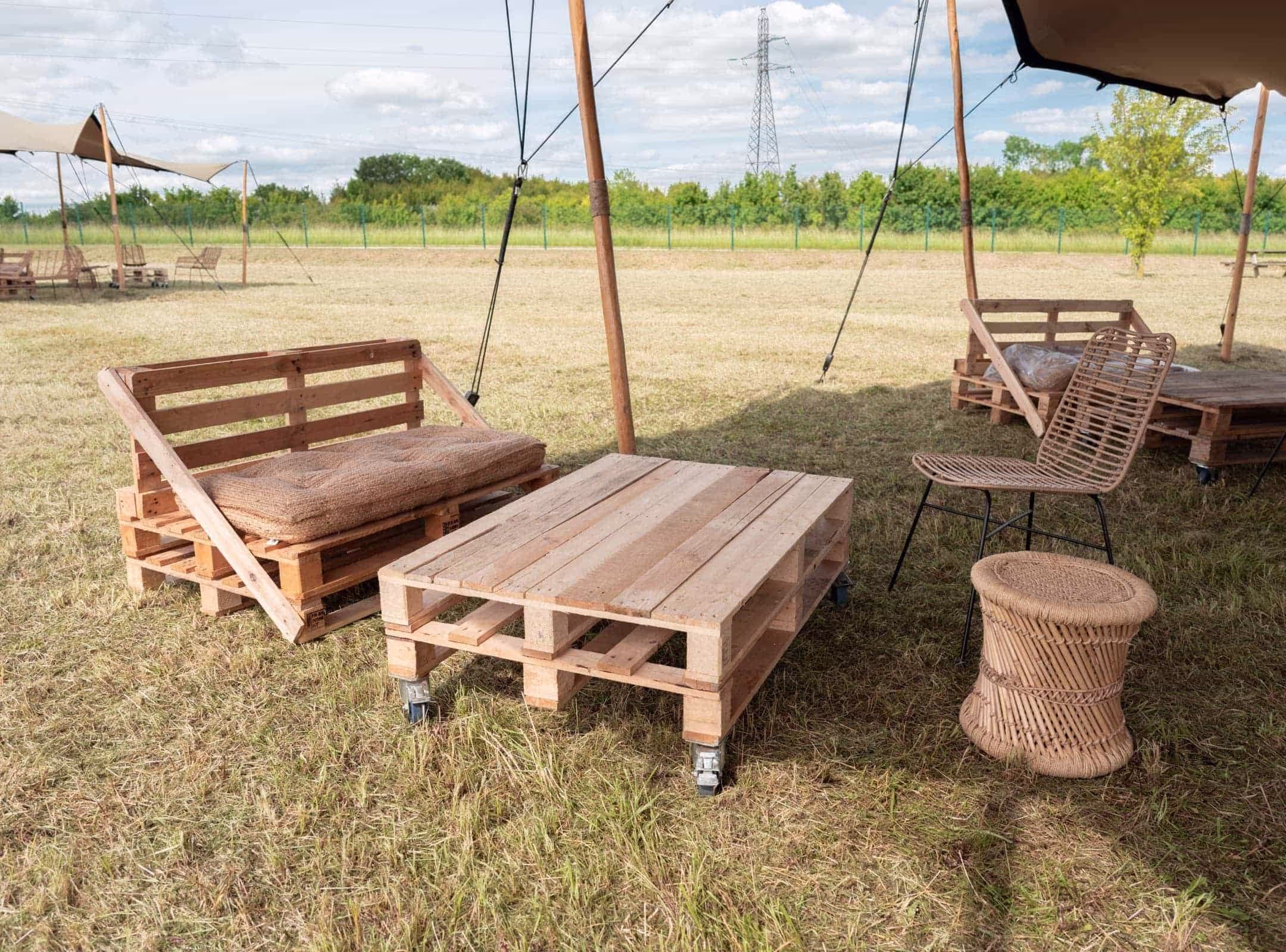 Pallet armchair rental - ATAWA