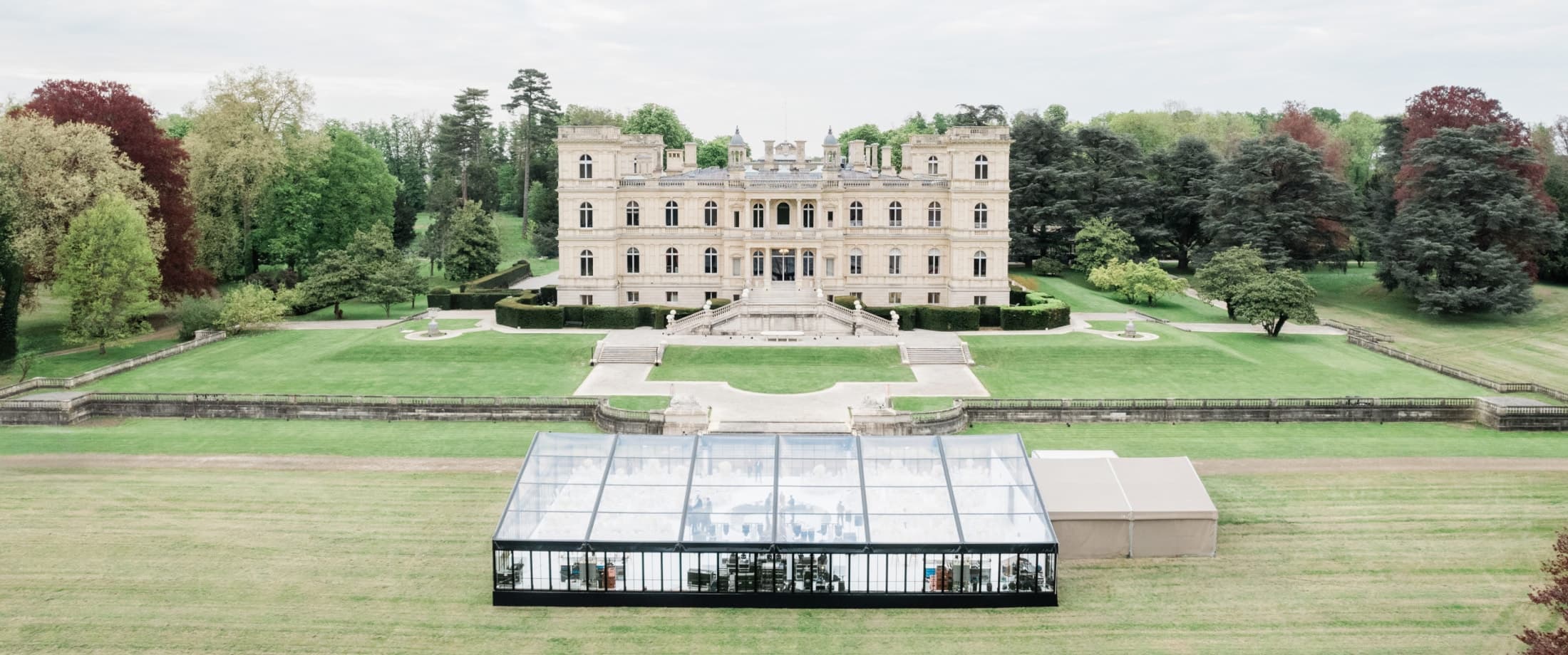 Mariage sous la tente Verrière au Château de Ferrières