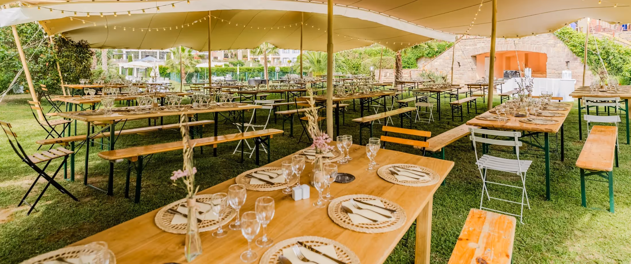 Furniture rental : Country Furniture