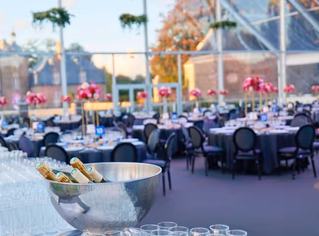 Steps for organizing a last-minute corporate end-of-year meal