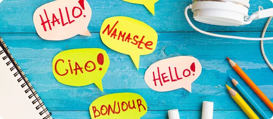 Descubriendo la magia de los idiomas: Fomentando el bilingüismo en los niños Burbujas de diálogo coloridas con saludos en varios idiomas: 'Hallo!', 'Namaste', 'Ciao!', 'Hello!' y 'Bonjour', simbolizando la alegría y la diversidad de criar a niños bilingües