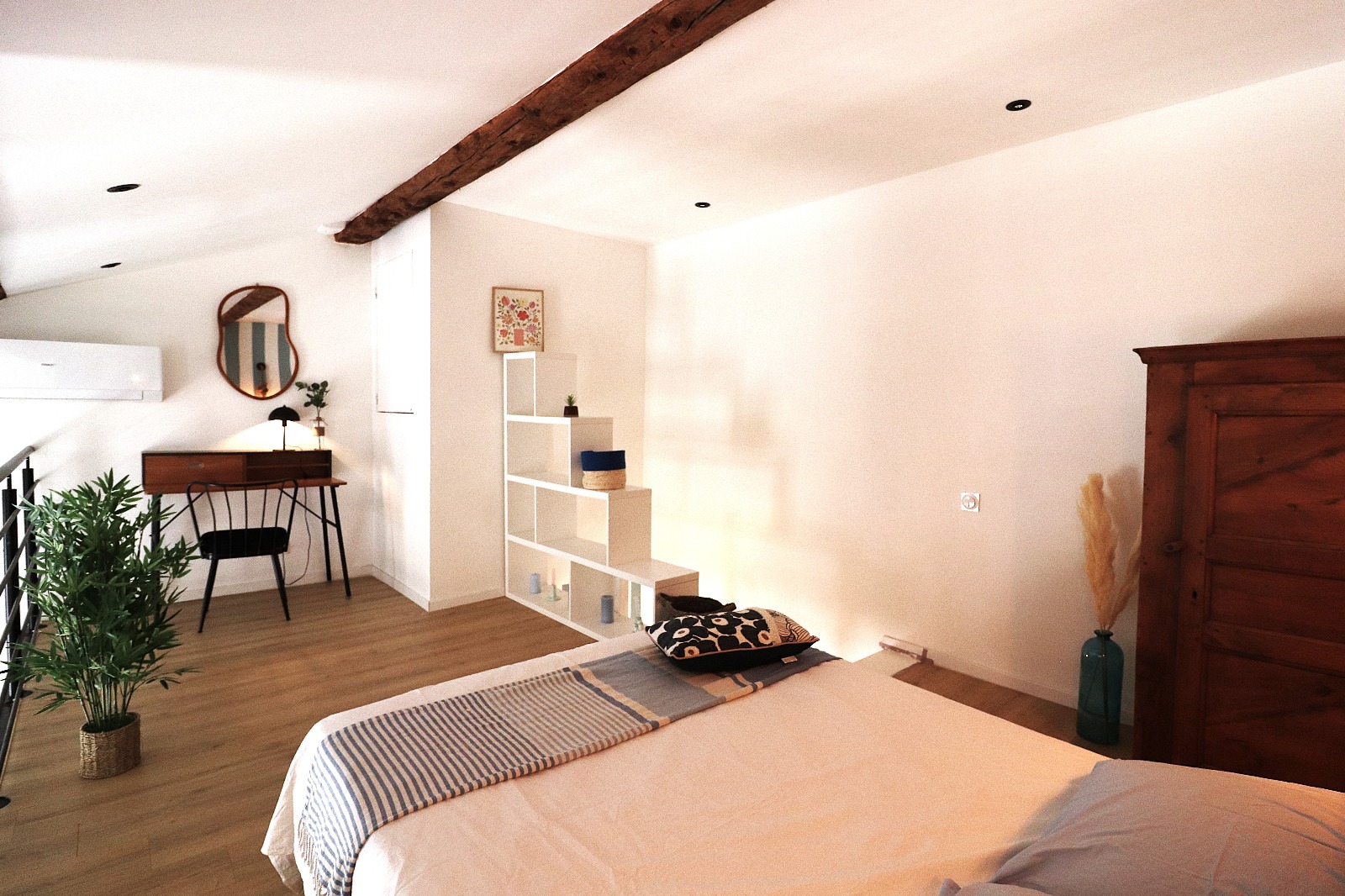 DUPLEX