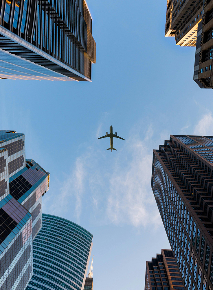 Moderne Skyline mit Hochhäusern, die für wirtschaftliches Wachstum und strategische Beteiligungen der TEBT Holding AG stehen.