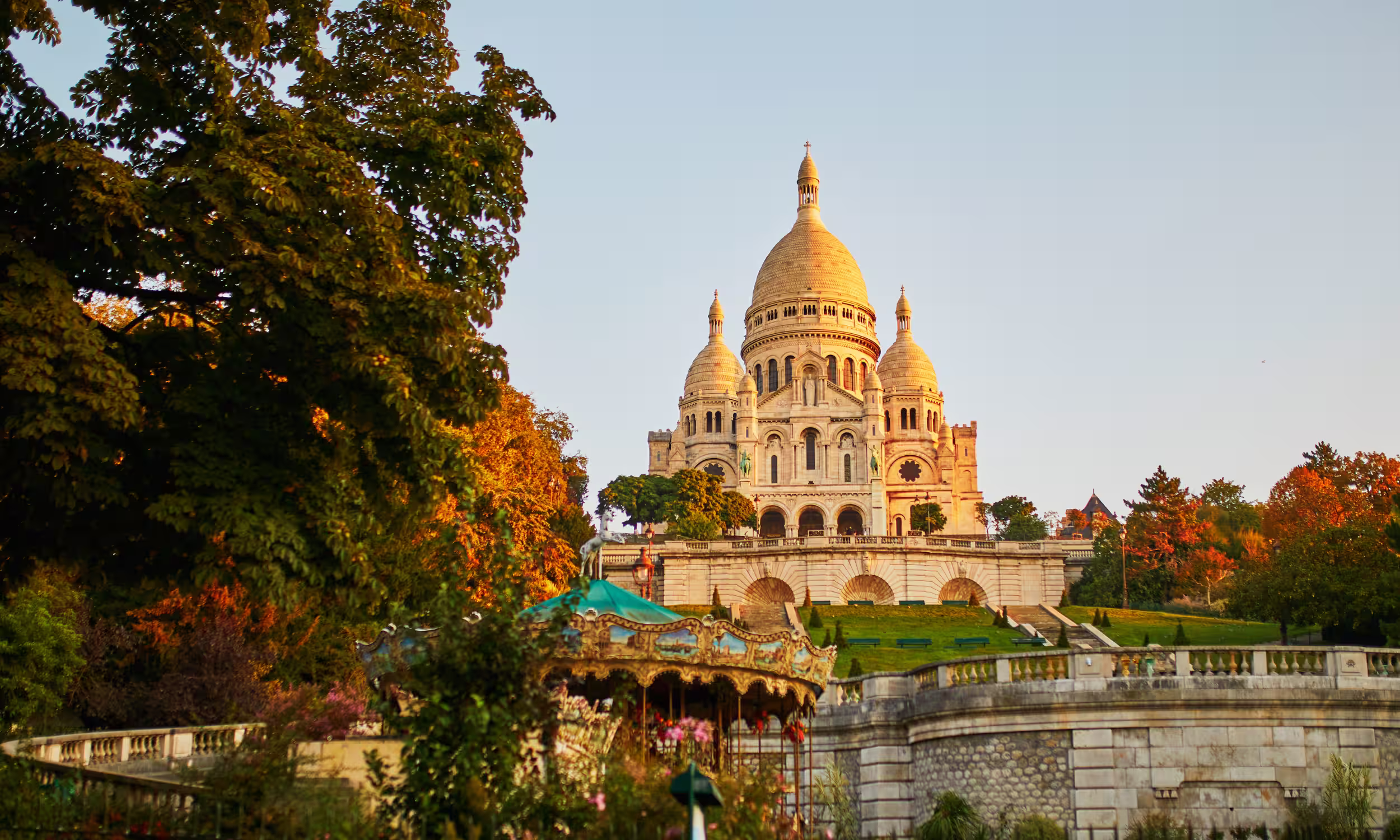 Basílica do Sacré-Cœur em Montmartre, vista romântica de Paris para lua de mel 