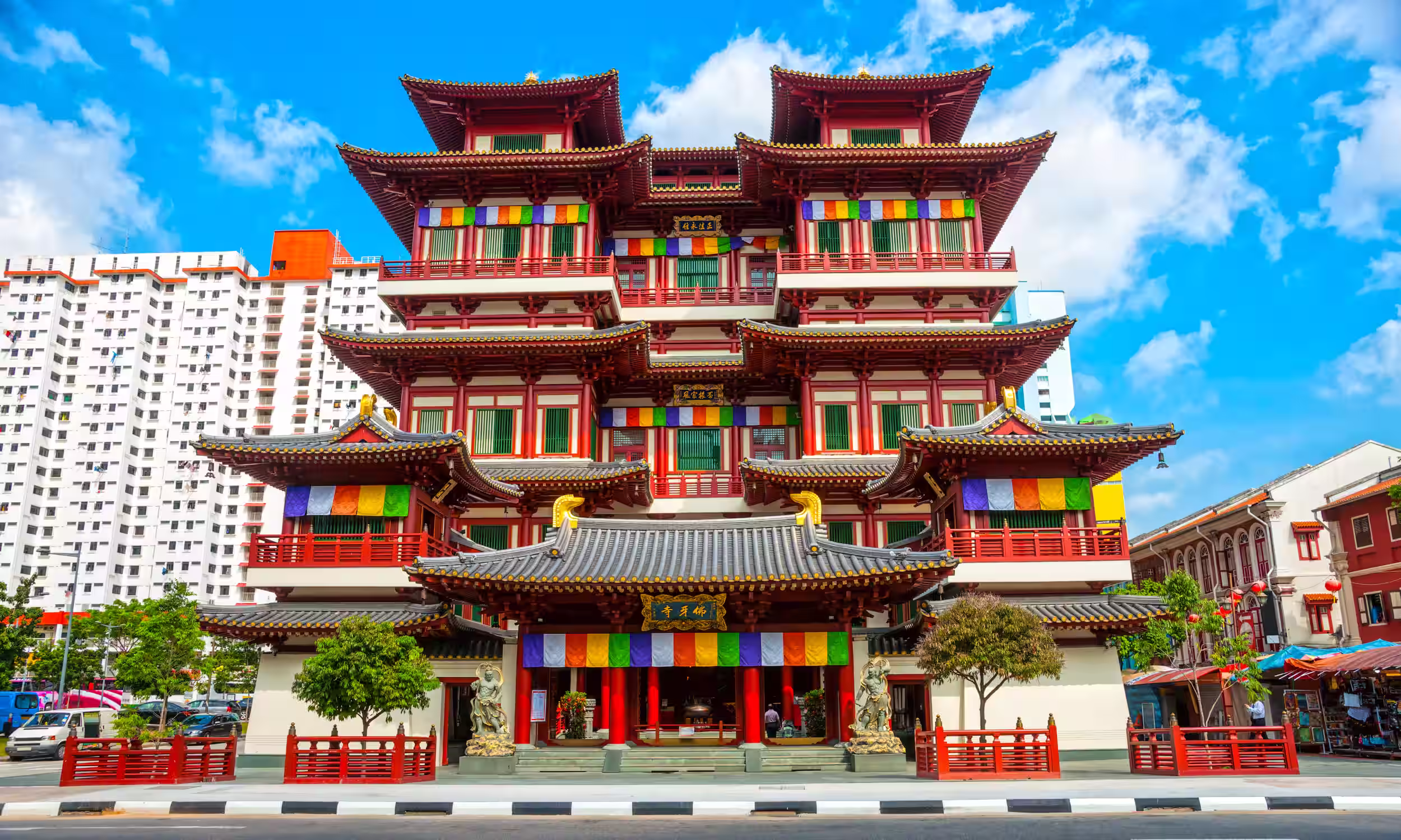 Templo Buddha Tooth Relic em Chinatown, um dos mais importantes templos budistas de Singapura.
