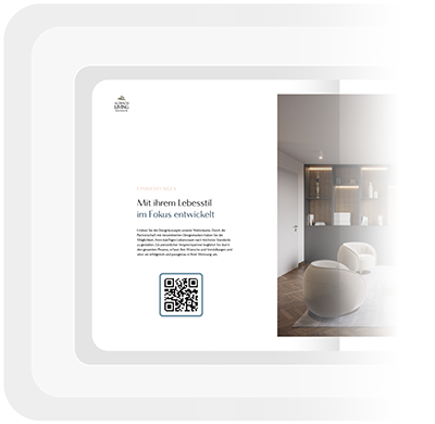 Modernes Wohnzimmer mit zwei runden Sesseln auf einem grauen Teppich vor einem dekorativen Wandregal mit Beleuchtung.