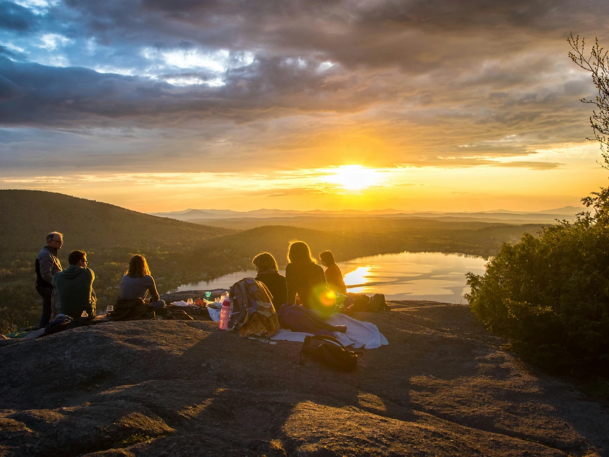 How to pack for Sunny Lake: Seasonal tips