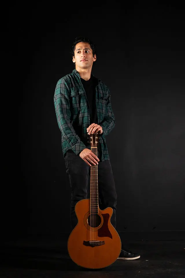 Sam Ahmadi- Guitar Teacher at Cadenza Music Academy