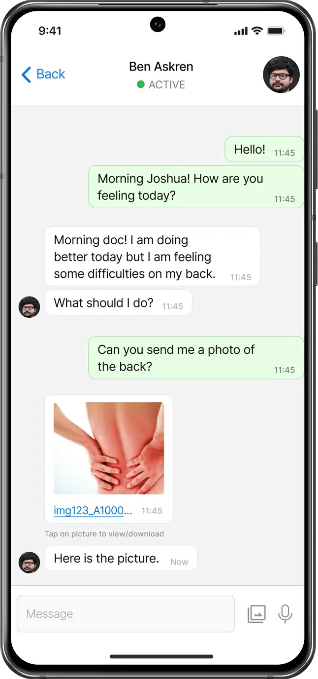 Febris chat where a patient describes back pain to their doctor and sends a photo of hands on the lower back