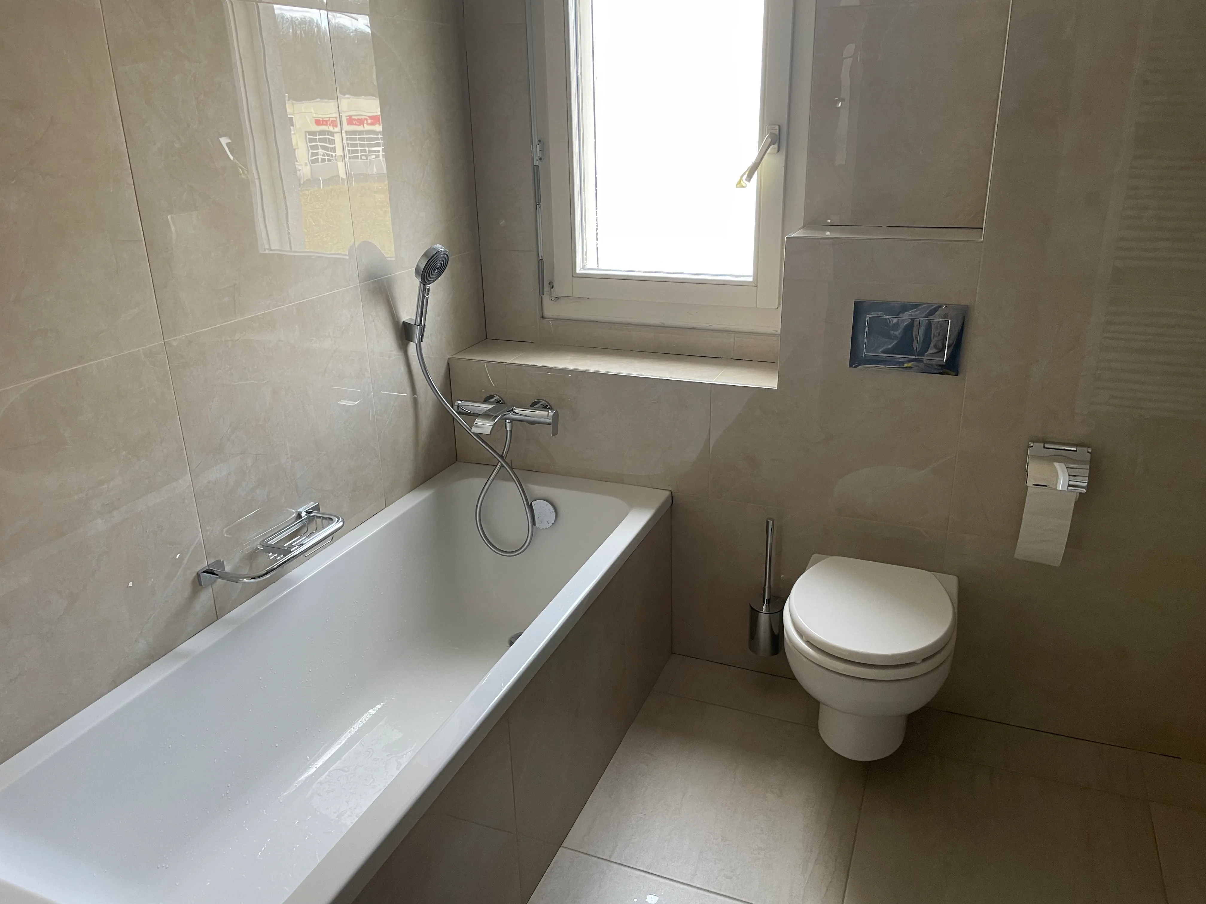 Badewanne mit Toilette