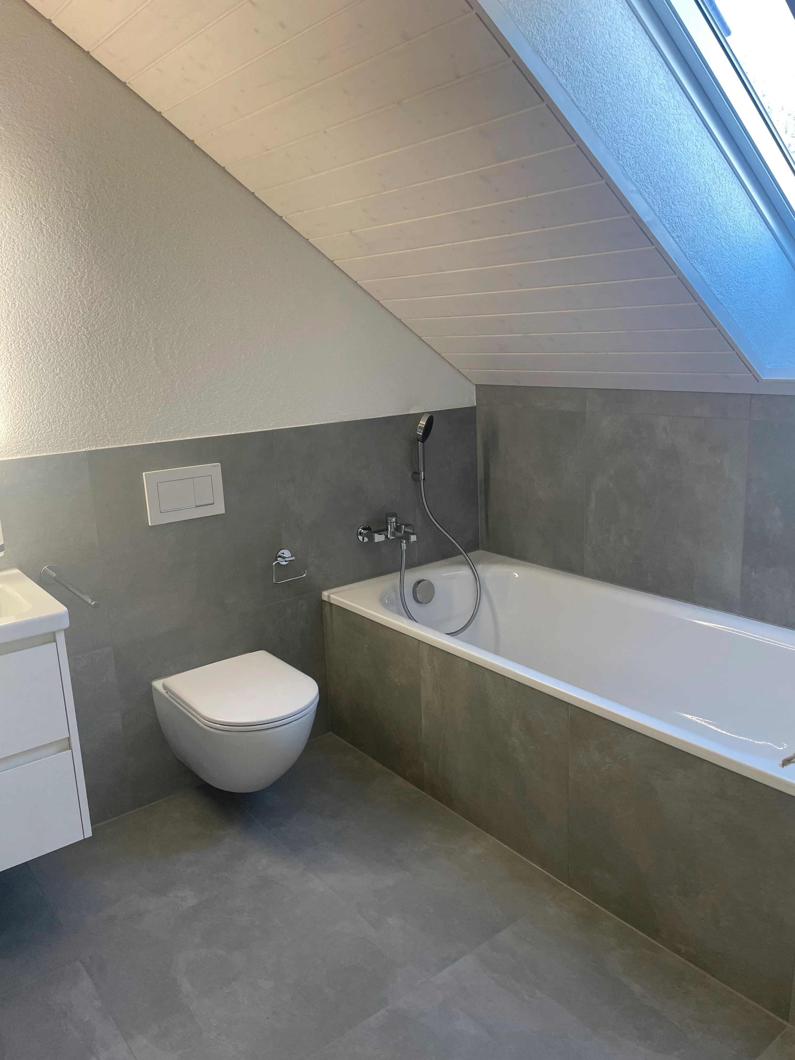 Badezimmer im Dachgeschoss